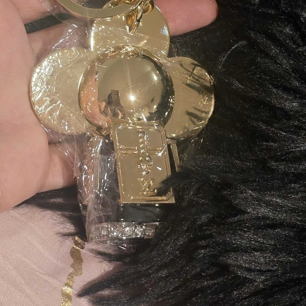 LV 18kgp LV Elegant Gold and Silver Keychain
